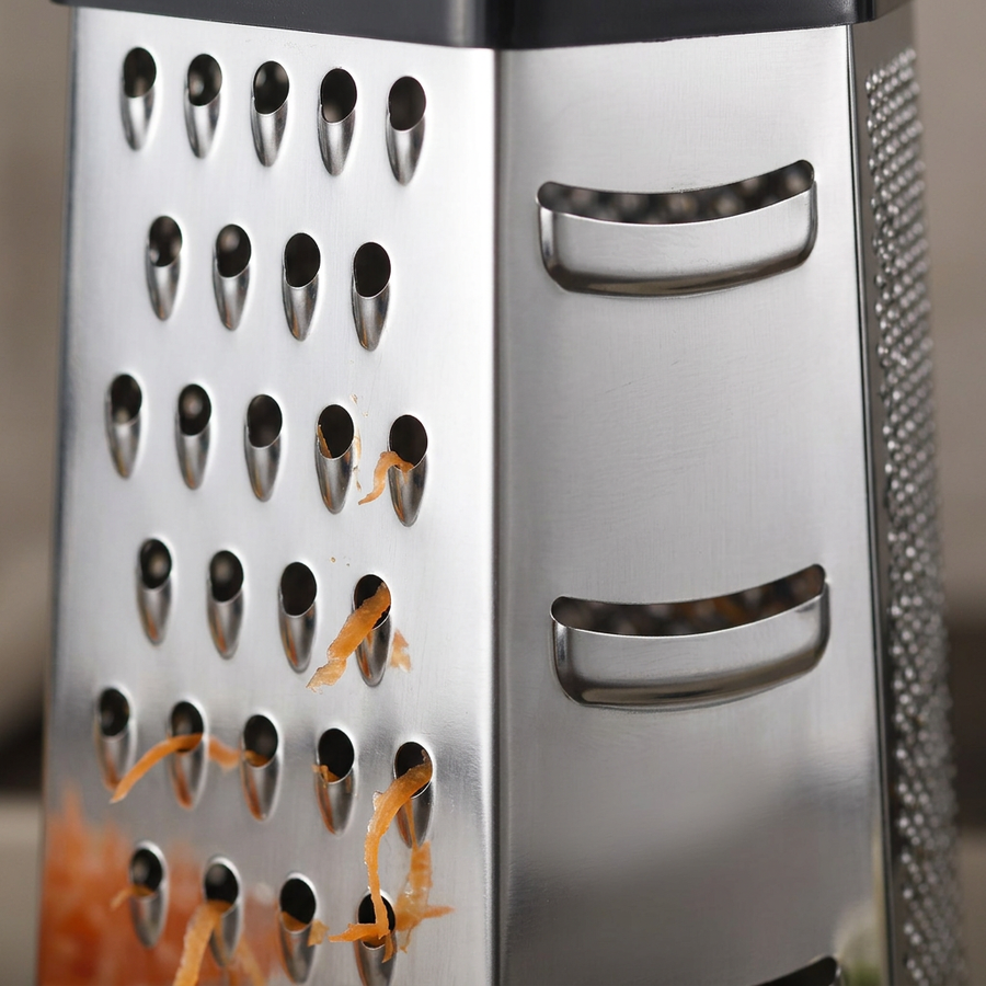 Râpe inox professionnelle 6 faces, gros plan sur les détails