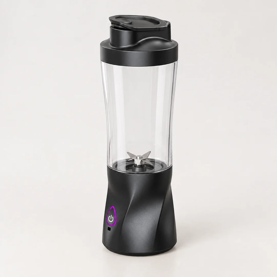 Blender portable 700 ml à base noire torsadée et bouton violet lumineux, grand gobelet transparent, sur fond blanc cassé