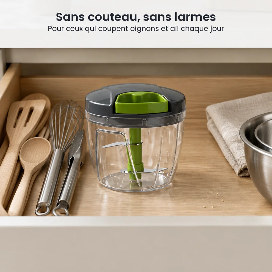 Hachoir manuel à ficelle 1 000 ml rangé dans un tiroir de cuisine, à côté d'ustensiles en bois et d'un fouet