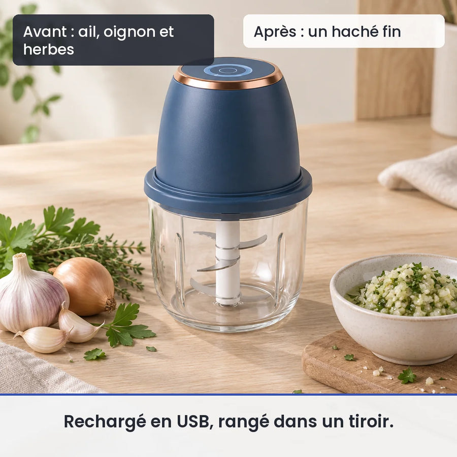 Avant/après avec le mini hachoir électrique multifonction 350ml : ail, oignon et herbes, puis un haché fin