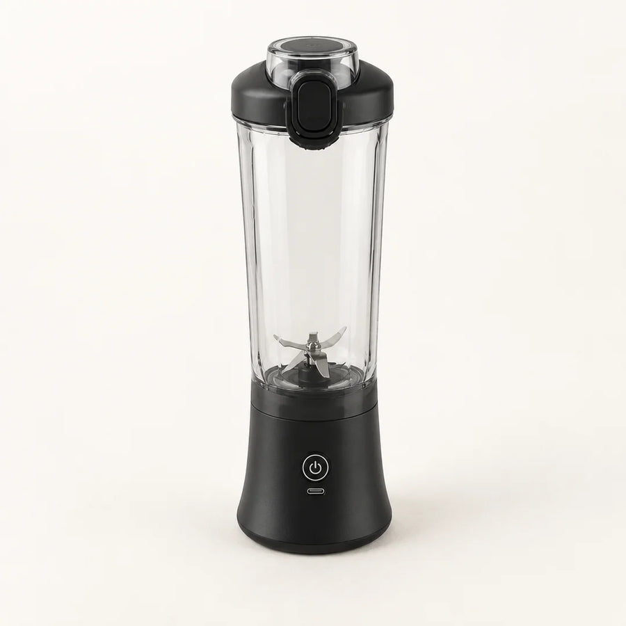 Blender portable 600 ml noir avec gobelet transparent à facettes et couvercle noir à clapet, sur fond blanc cassé