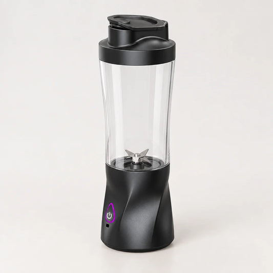 Blender portable 700 ml à base noire torsadée et bouton violet lumineux, grand gobelet transparent, sur fond blanc cassé