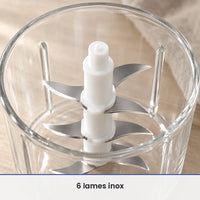 Gros plan sur le couteau inox à 6 lames du hachoir électrique 350 W, dans le bol en verre ouvert