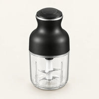 Hachoir électrique 350 W à tête noire et bol en verre de 600 ml avec couteau inox, vu de trois quarts sur fond clair