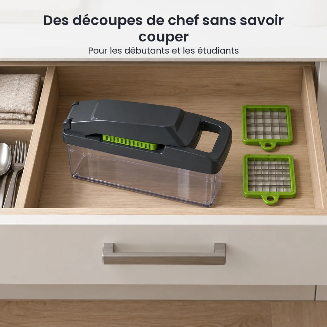 Coupe-légumes 16 en 1 gris anthracite fermé, rangé dans un tiroir de cuisine en bois clair, deux grilles vertes à côté