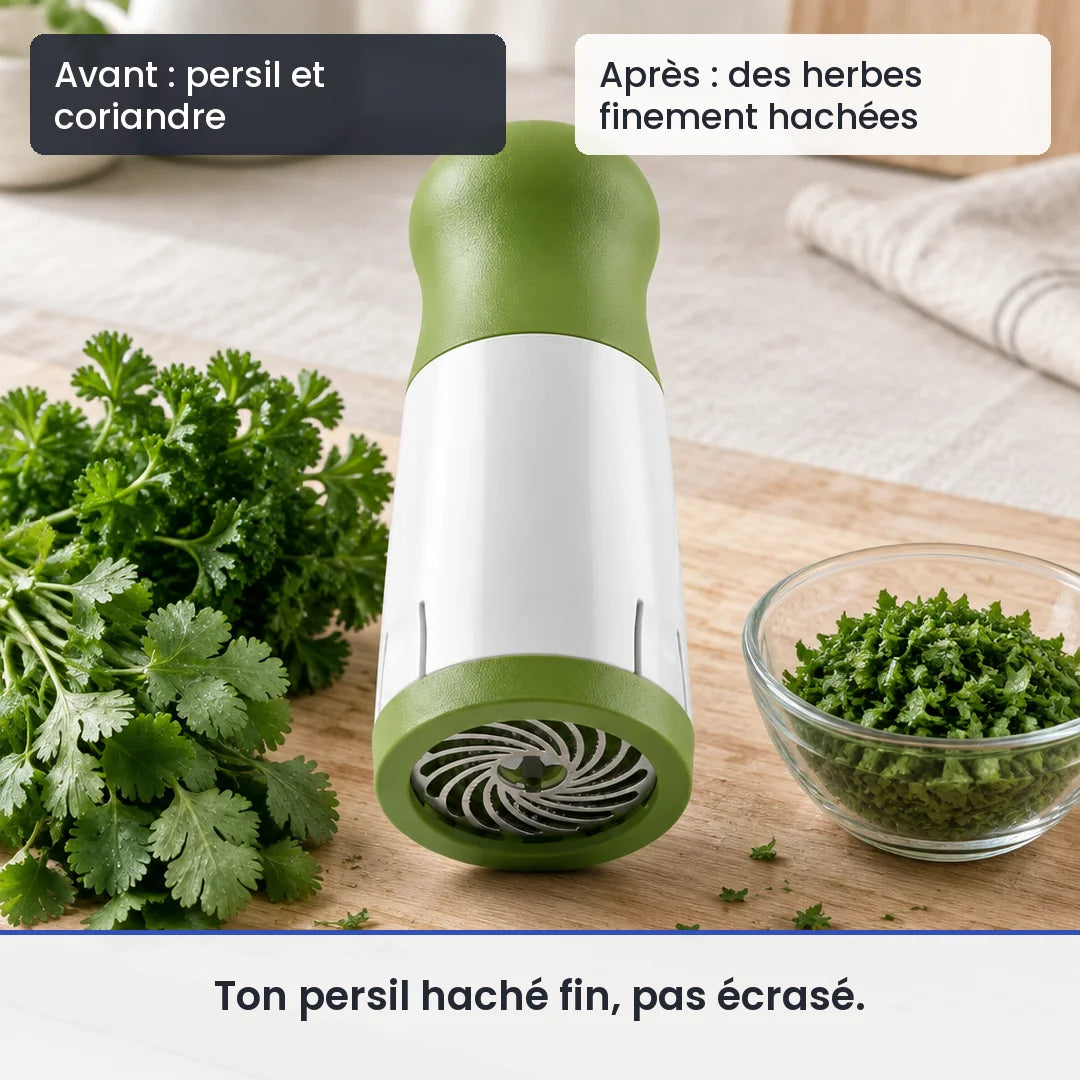 Avant/après avec le hachoir manuel en acier inoxydable : persil et coriandre, puis des herbes finement hachées