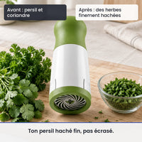 Avant/après avec le hachoir manuel en acier inoxydable : persil et coriandre, puis des herbes finement hachées