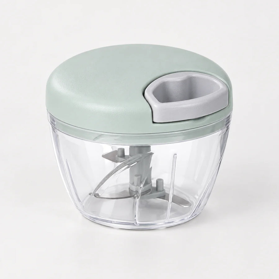 Hachoir manuel à ficelle 500 ml avec couvercle vert menthe, poignée de tirage grise et bol transparent, fond blanc cassé