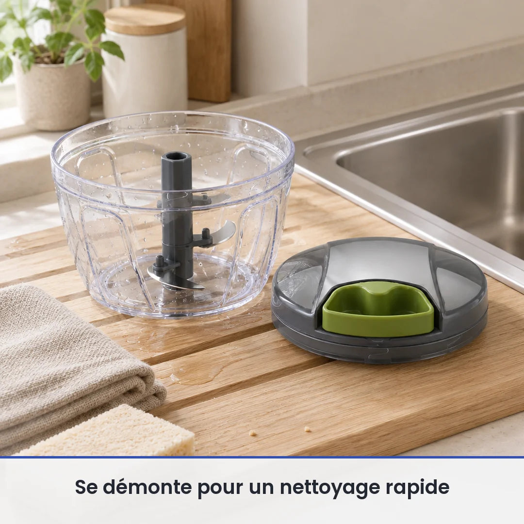 Bol transparent et axe à lames du hachoir à ficelle 600 ml lavés sur un égouttoir, couvercle gris posé au sec à côté