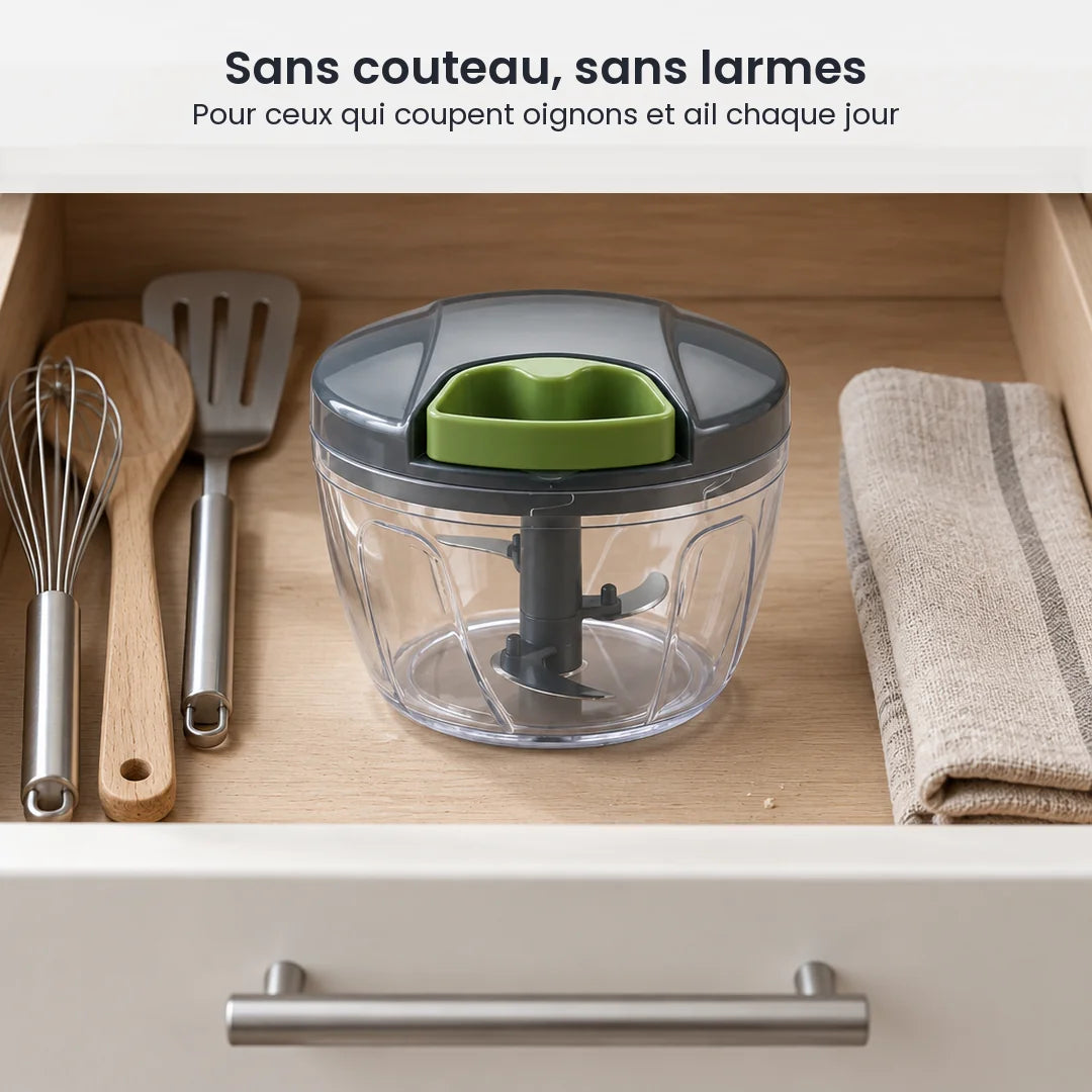 Hachoir manuel à ficelle 600 ml à poignée verte rangé dans un tiroir de cuisine, entre des ustensiles et un torchon