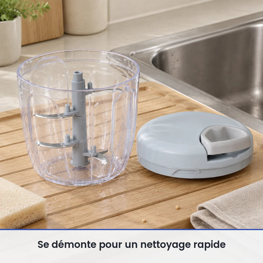 Bol transparent et axe à lames du hachoir à ficelle 900 ml bleu-gris lavés sur un égouttoir, couvercle posé au sec