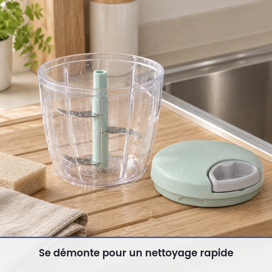 Bol transparent et axe vert du hachoir à ficelle 900 ml lavés sur un égouttoir près de l'évier, couvercle vert au sec