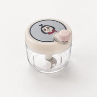 Hachoir manuel rotatif 200 ml à couvercle beige rosé, petite manivelle grise et bol transparent, sur fond clair