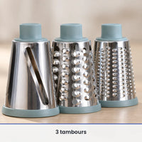 Gros plan sur les trois tambours inox de la râpe rotative : trancheur, râpe gros grain et râpe fine, embouts gris bleuté