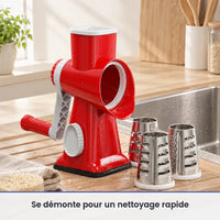 Râpe rotative rouge et ses trois tambours inox lavés à la main, posés sur un égouttoir en bois à côté de l'évier