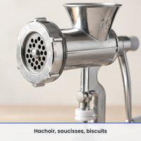 Gros plan sur la grille perforée et l'écrou de la tête du hachoir à viande manuel 3 en 1 manche PP