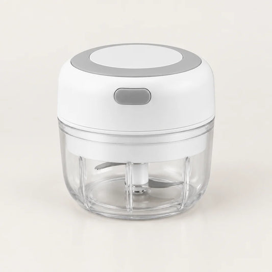 Mini hachoir électrique blanc 30 W avec bol transparent de 100 ml et bouton gris à éclair, vu en plongée sur fond blanc cassé
