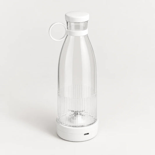 Blender bouteille portable blanc avec bouteille transparente à fond strié, bouchon blanc à anneau, sur fond blanc cassé