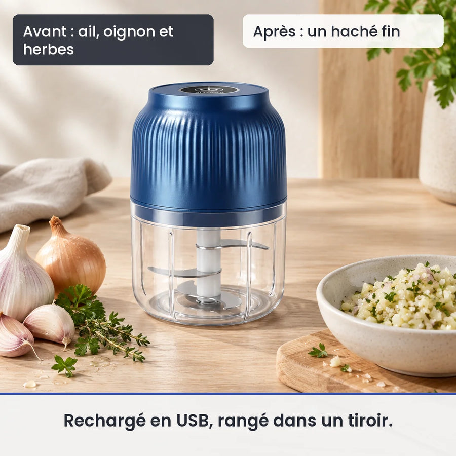 Avant/après avec le mini hachoir électrique USB 250 ml bleu foncé – ail : ail, oignon et herbes, puis un haché fin