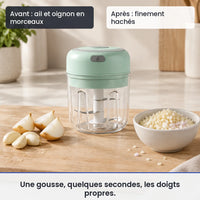 Avant/après avec le mini hachoir électrique vert 30W 250 ml plastique : ail et oignon en morceaux, puis finement hachés