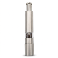 Moulin à poivre inox à poussoir, une main, vue produit sur fond blanc